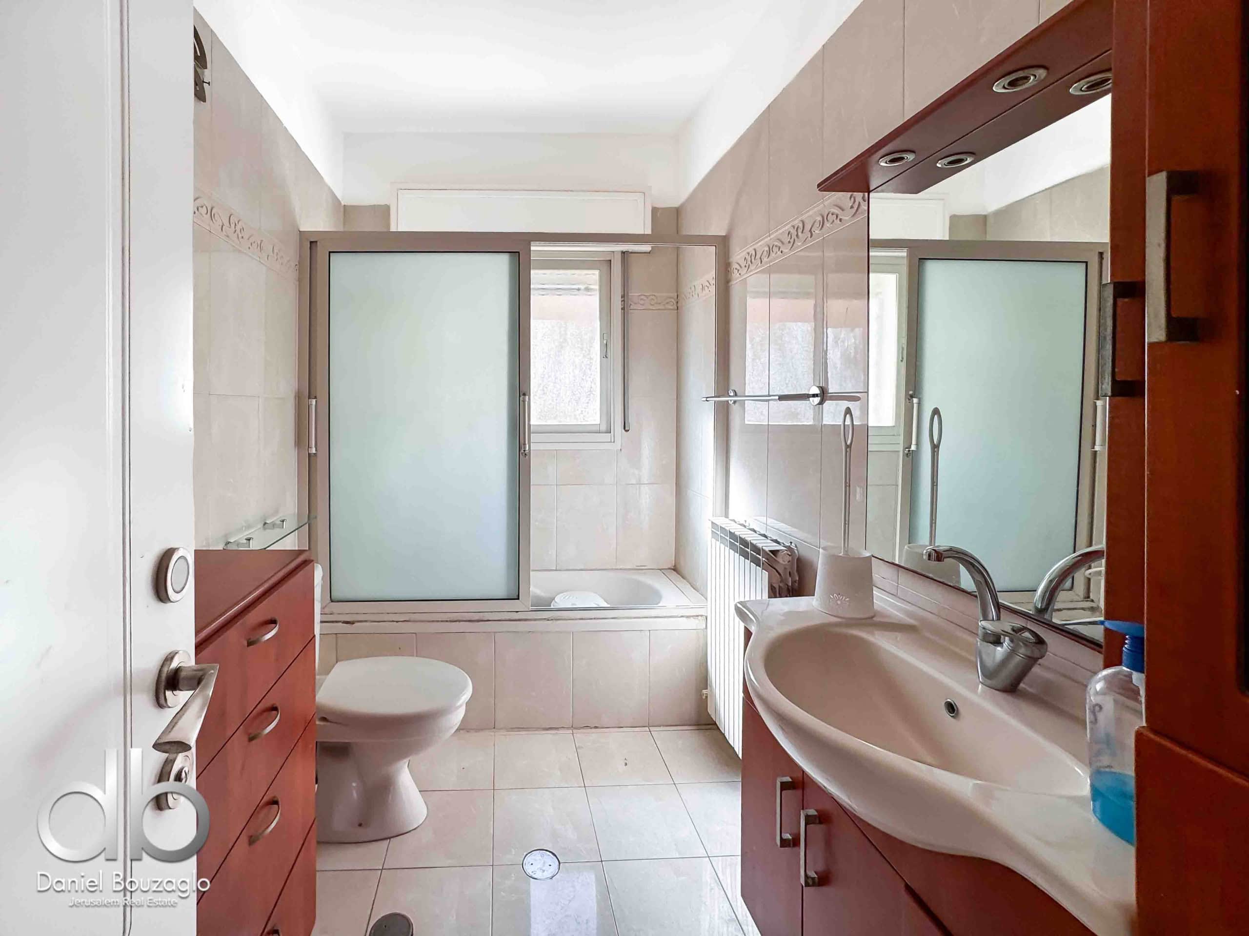 Mekor chaim 4br resale apartment