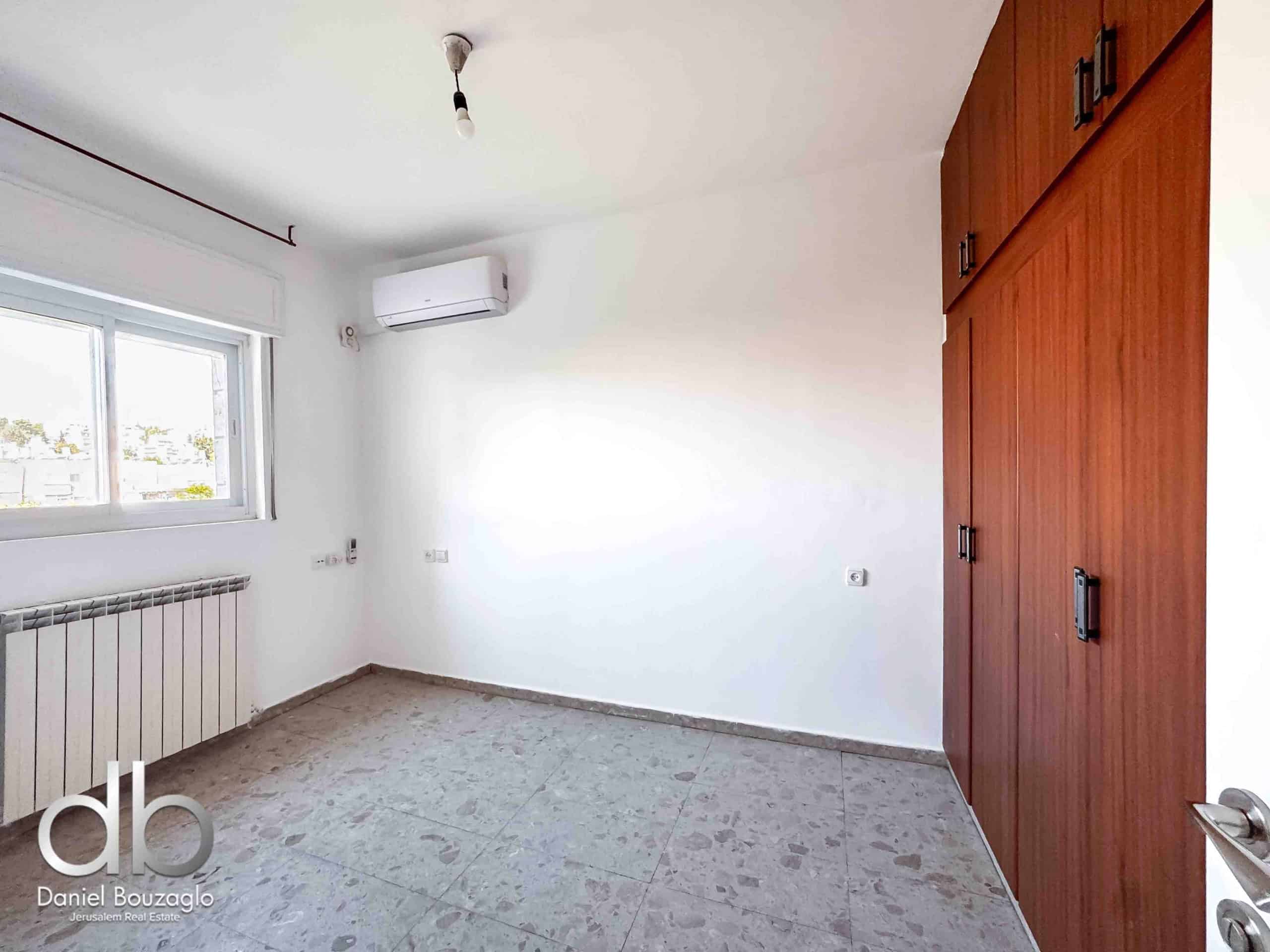 Mekor chaim 4br resale apartment