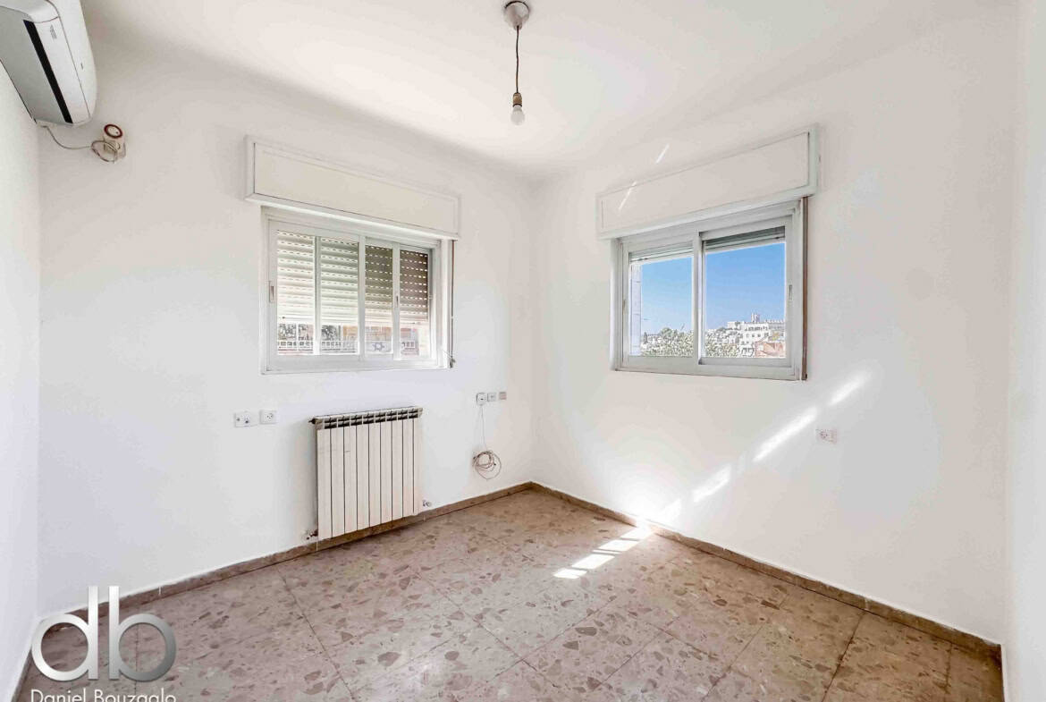 Mekor chaim 4br resale apartment