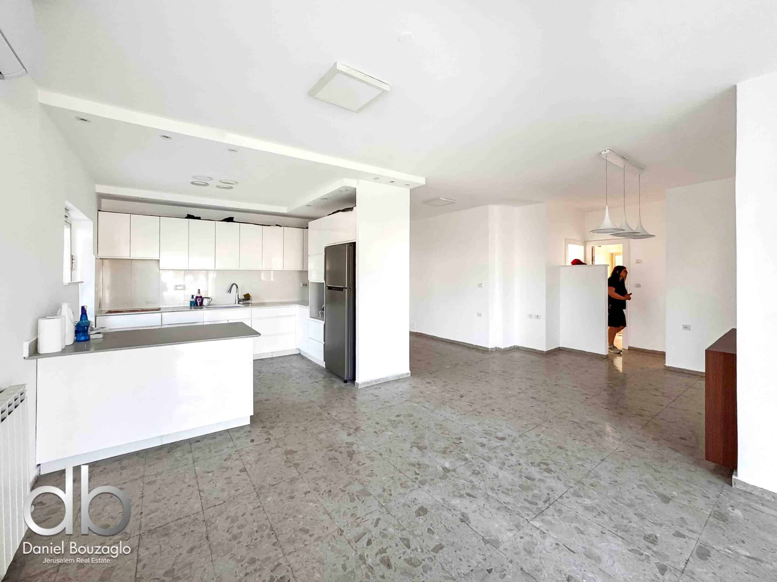 Mekor chaim 4br resale apartment