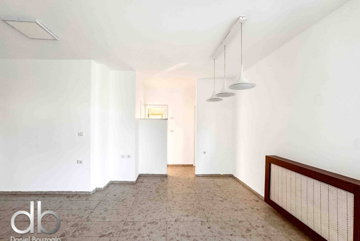 Mekor chaim 4br resale apartment