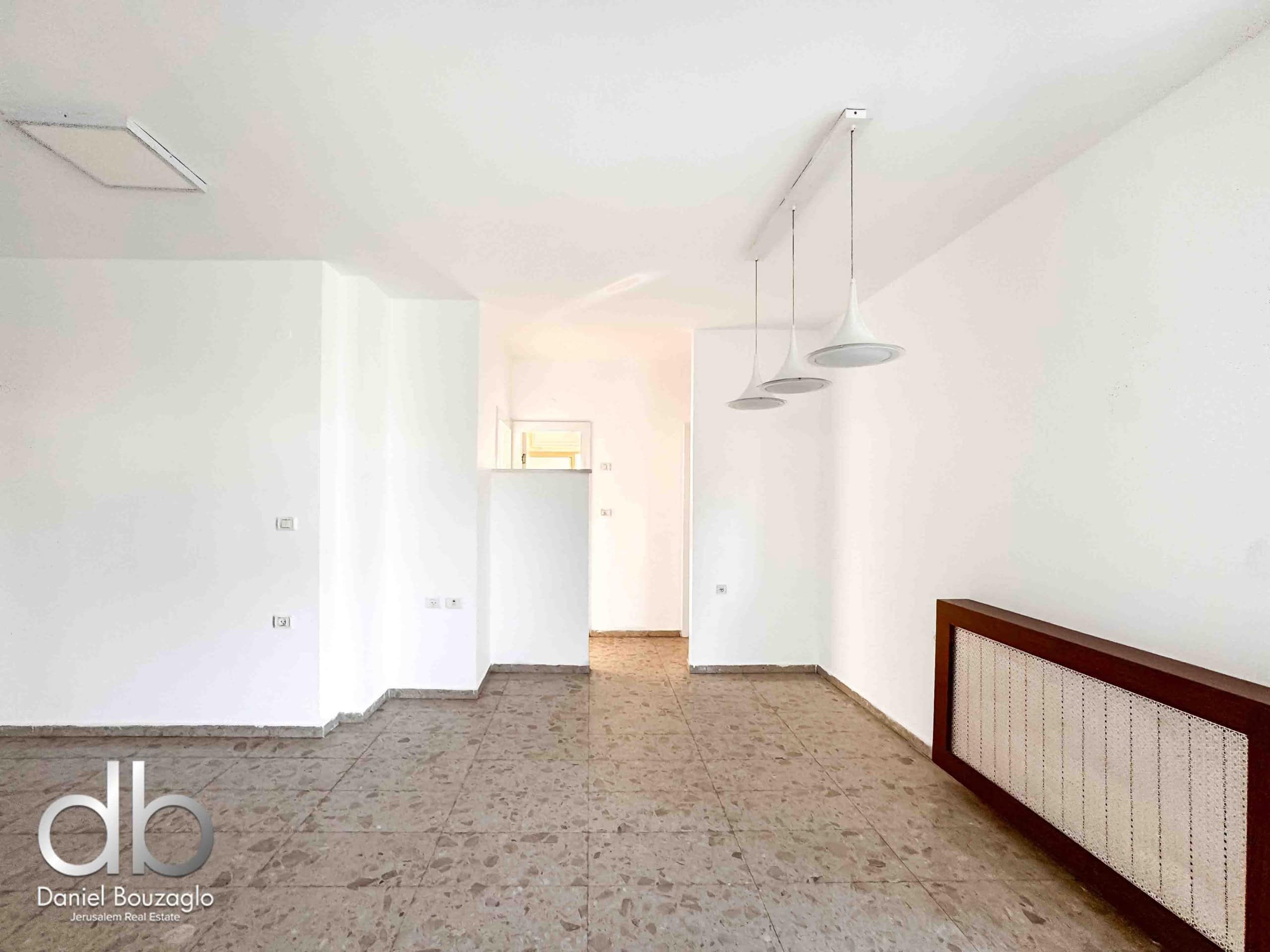 Mekor chaim 4br resale apartment
