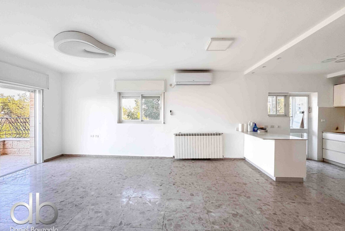 Mekor chaim 4br resale apartment