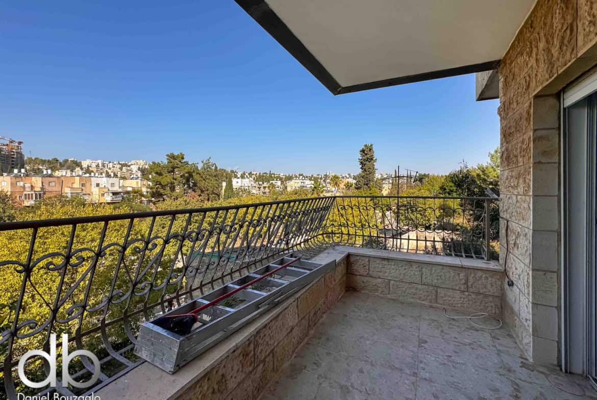 Mekor chaim 4br resale apartment