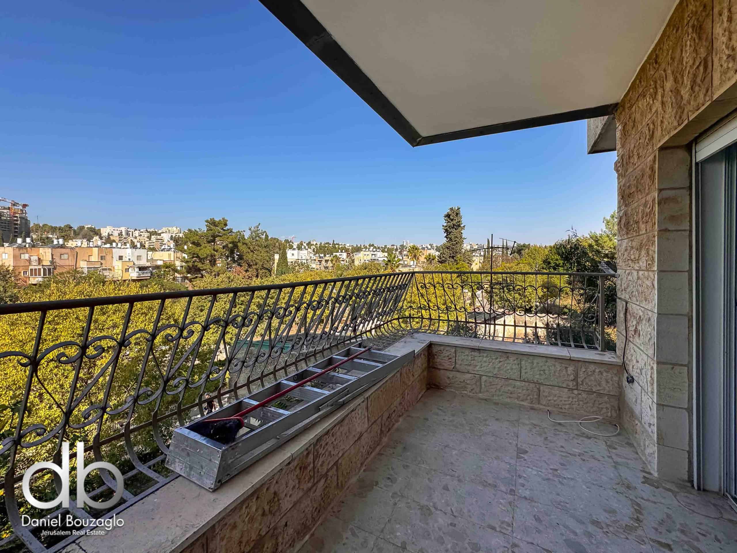Mekor chaim 4br resale apartment
