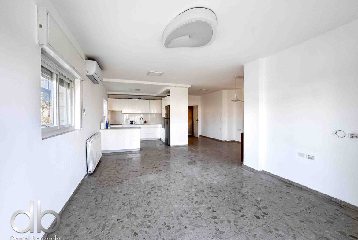 Mekor chaim 4br resale apartment