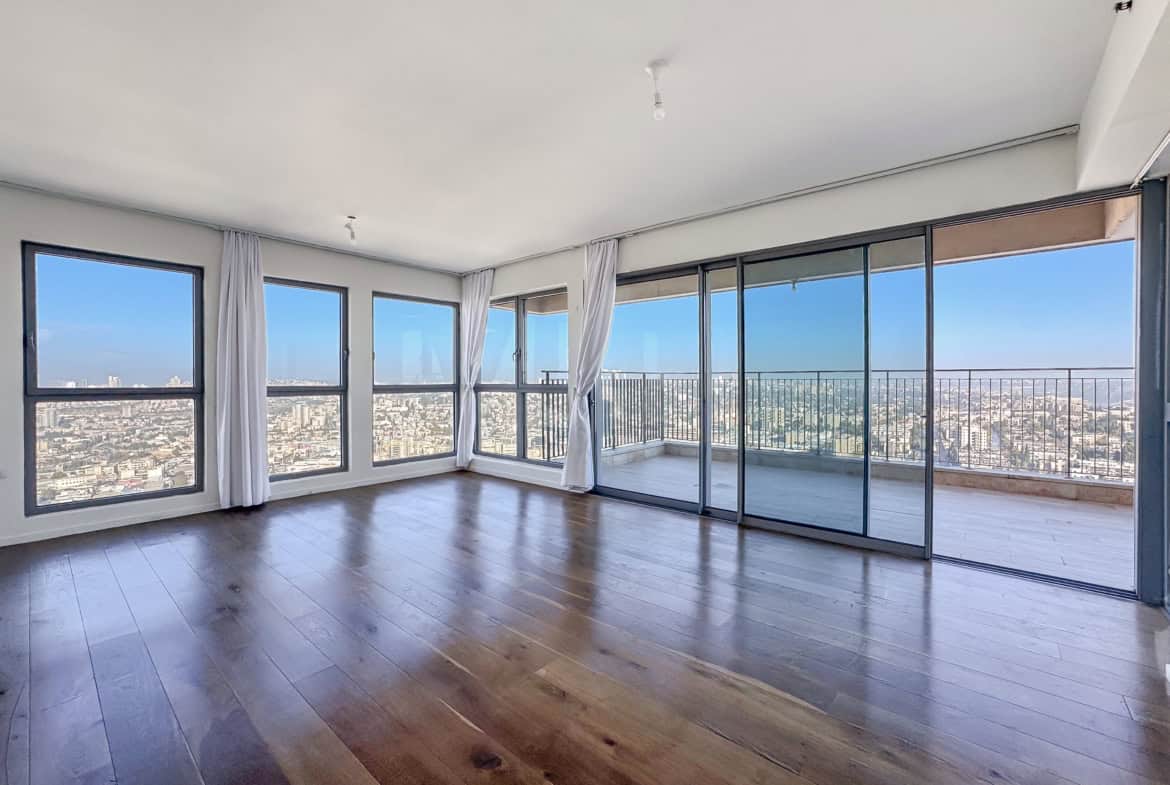 Sophisticated  Mini penthouse with great views from all exposures Arnona