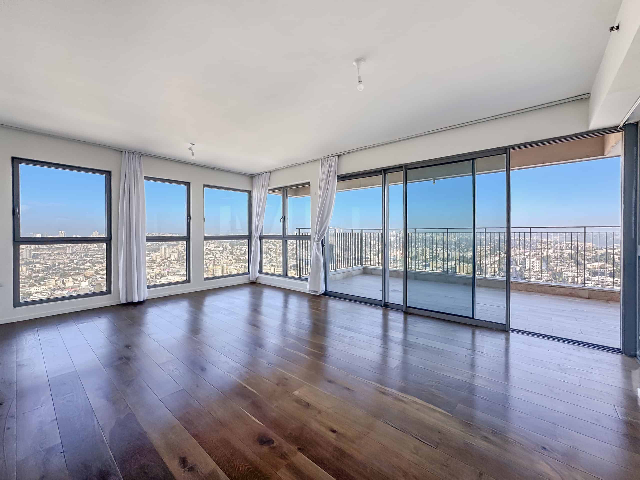 Sophisticated  Mini penthouse with great views from all exposures Arnona