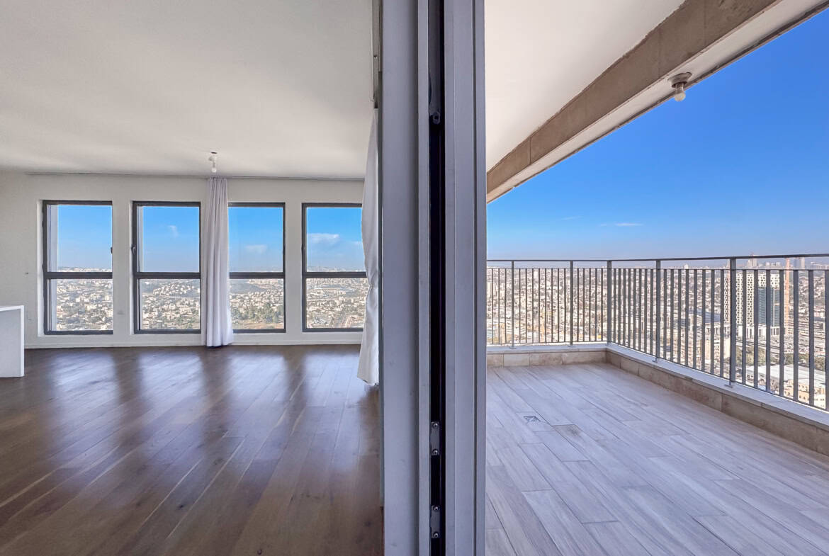 Sophisticated  Mini penthouse with great views from all exposures Arnona