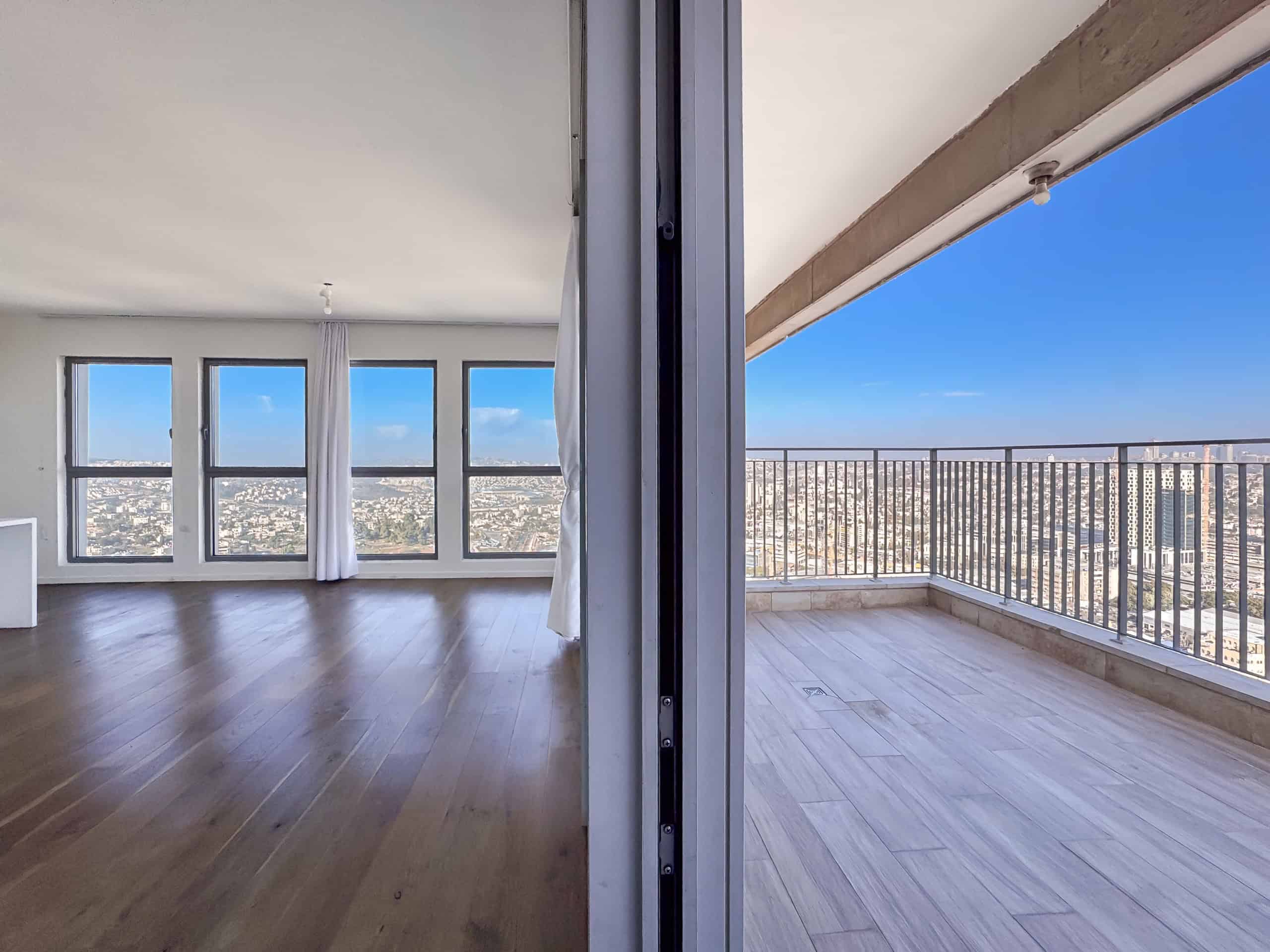 Sophisticated  Mini penthouse with great views from all exposures Arnona