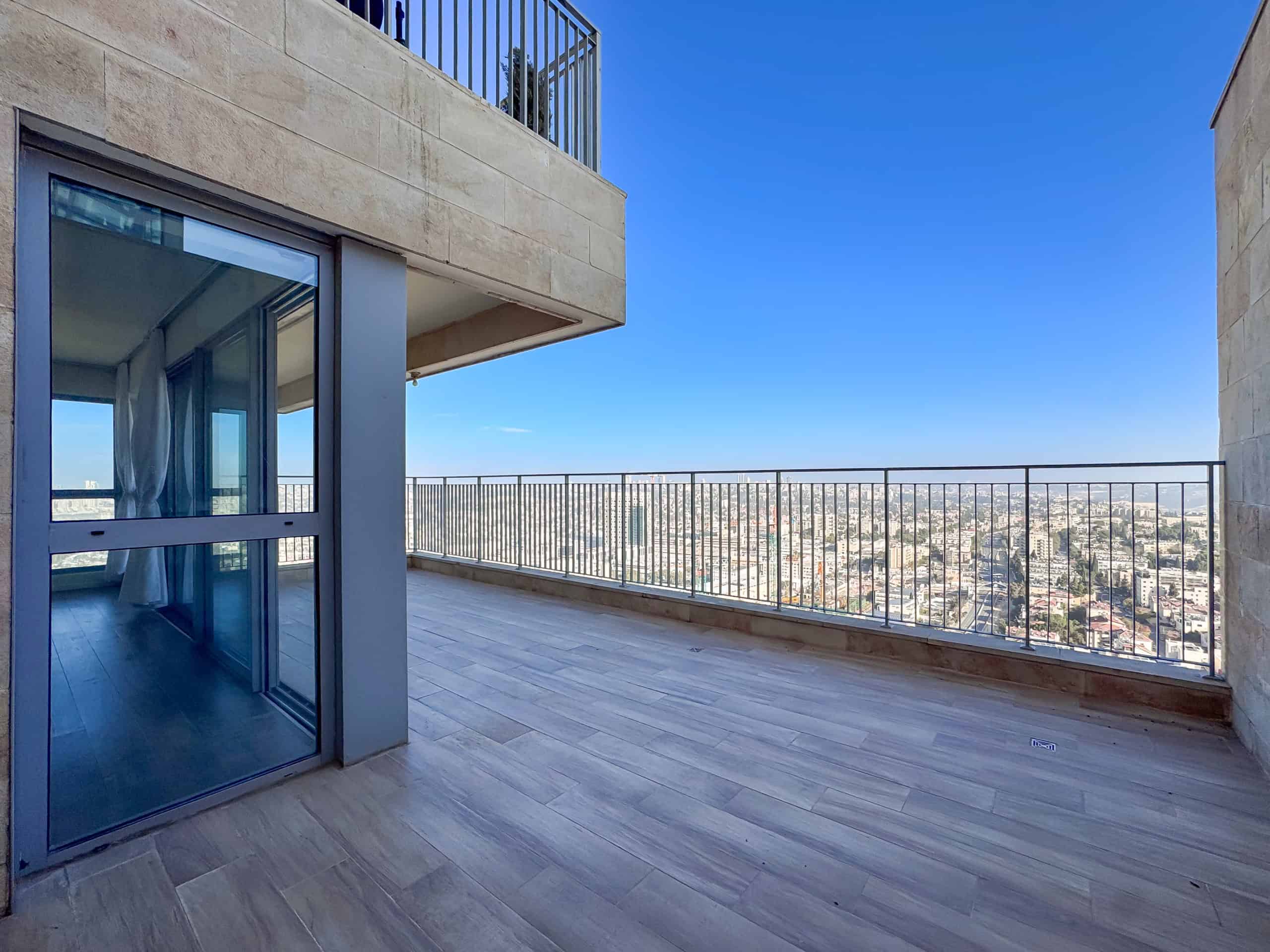 Sophisticated  Mini penthouse with great views from all exposures Arnona