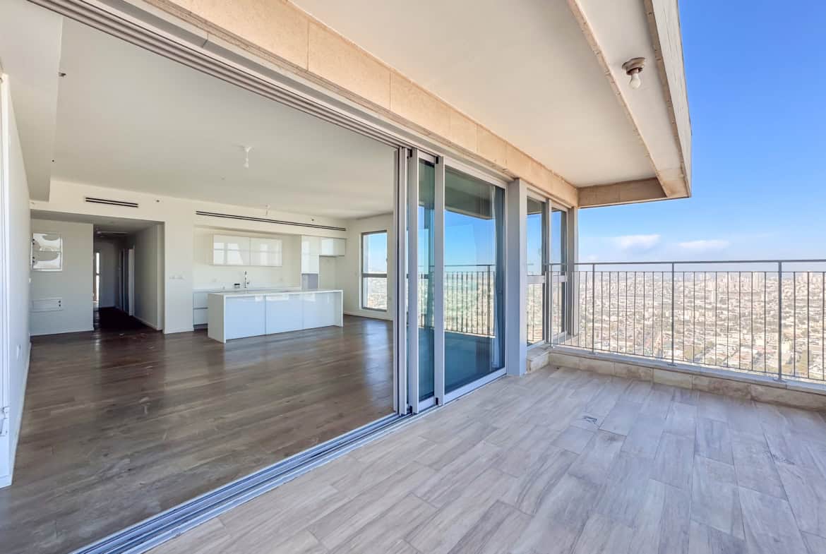 Sophisticated  Mini penthouse with great views from all exposures Arnona