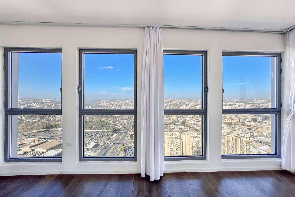 Sophisticated  Mini penthouse with great views from all exposures Arnona