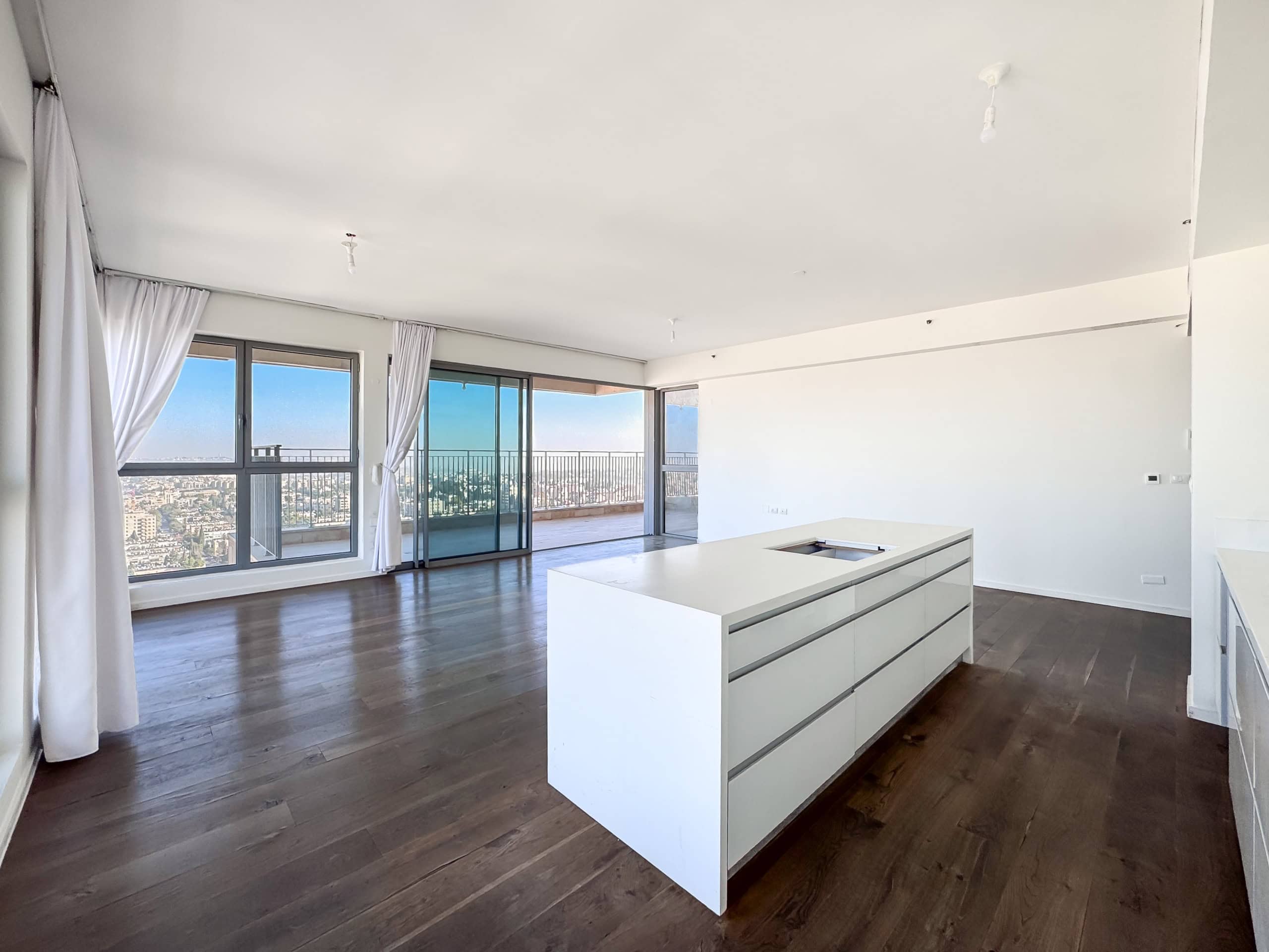 Sophisticated  Mini penthouse with great views from all exposures Arnona