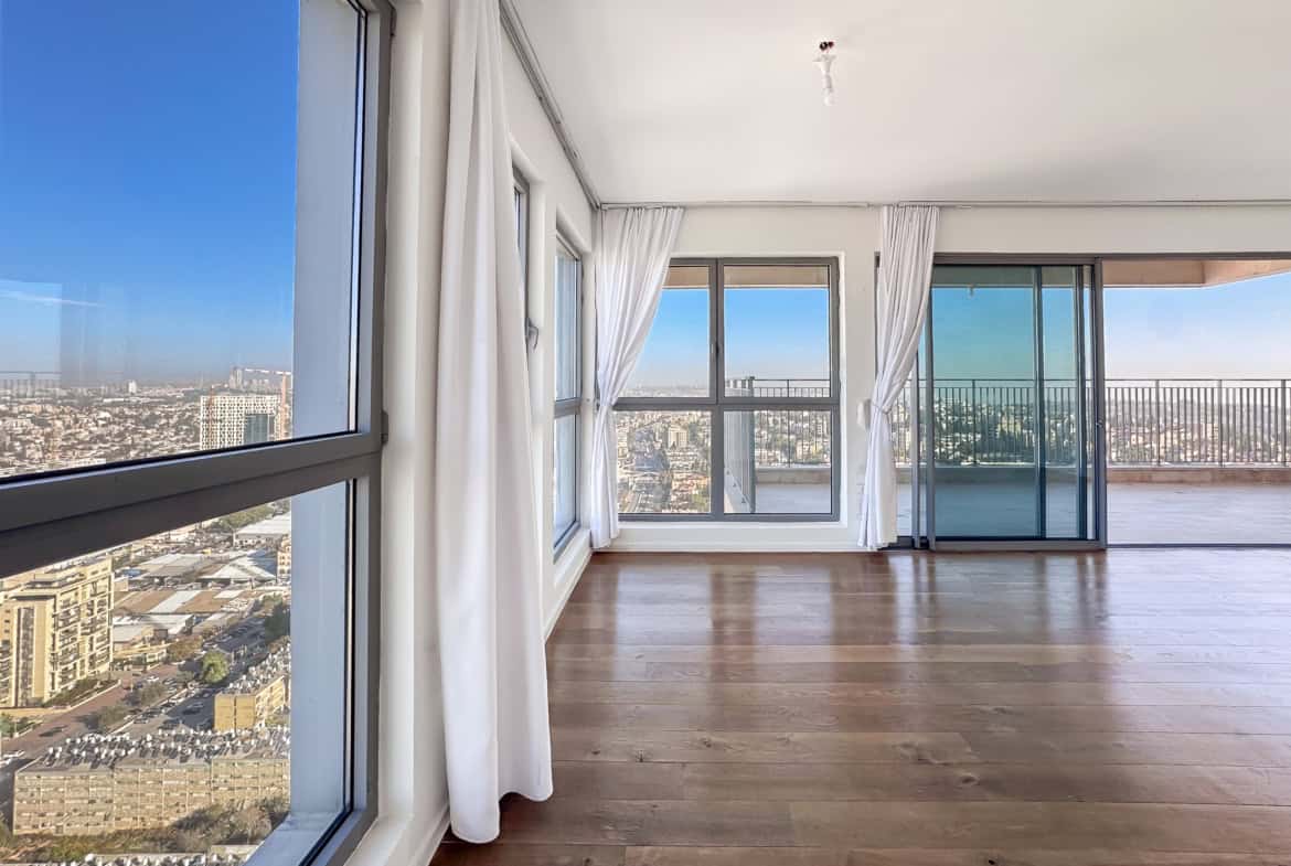 Sophisticated  Mini penthouse with great views from all exposures Arnona