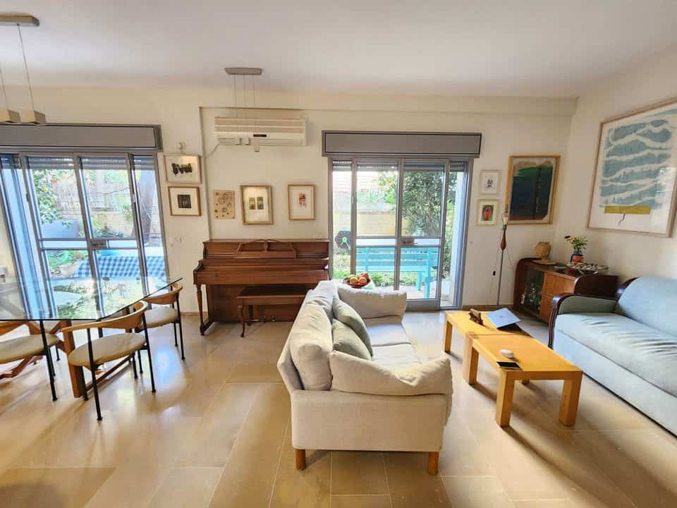 Old Karamon duplex garden apt in Dostai street