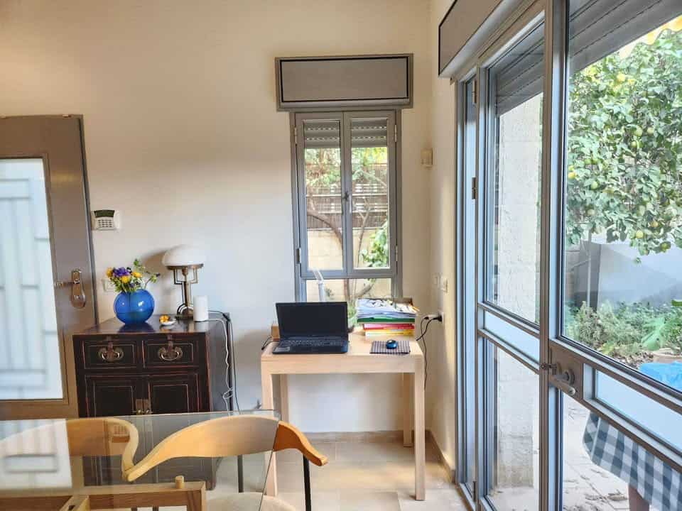 Old Karamon duplex garden apt in Dostai street