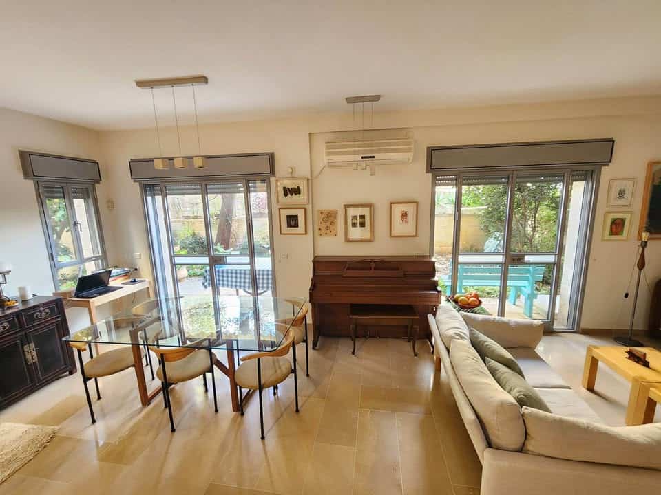 Old Karamon duplex garden apt in Dostai street