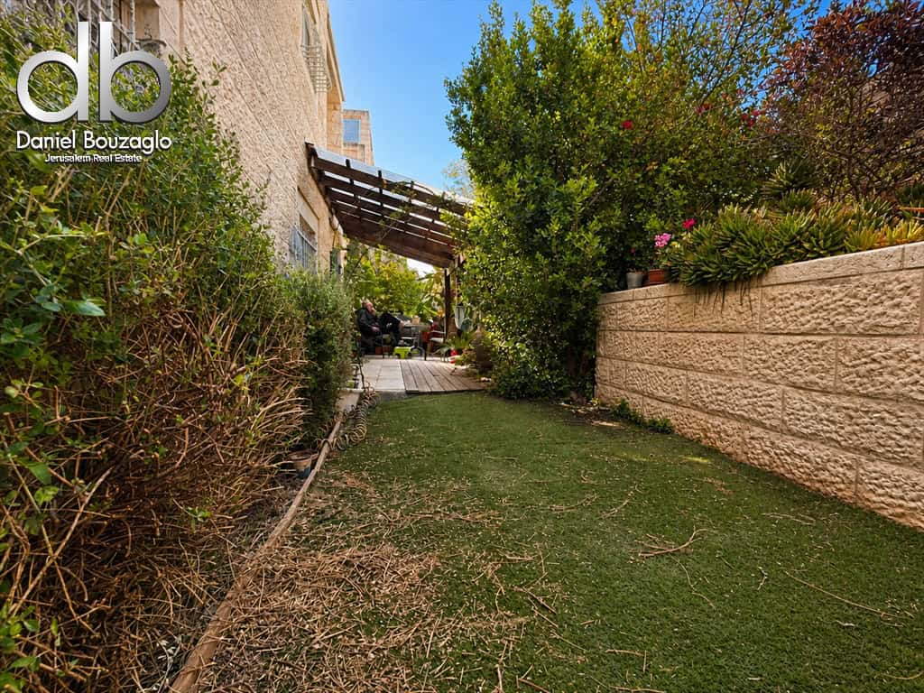 Rare 6 rooms Garden Apartment for Sale in Ramat Beit Hakerem 