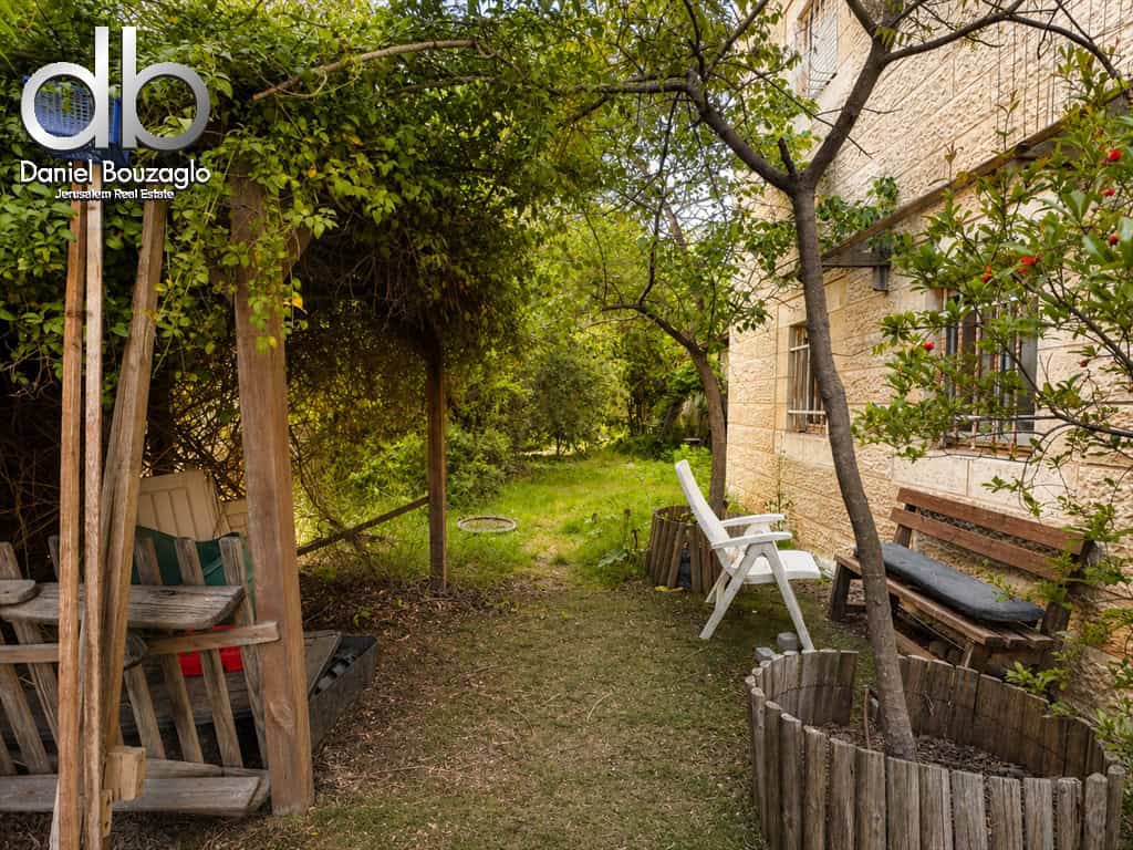 Rare 6 rooms Garden Apartment for Sale in Ramat Beit Hakerem 