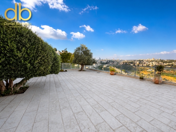 Exceptional Garden Apartment  – 360 SqM. Private Garden with Open Views